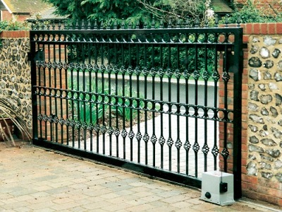AUTOMATIC SLIDING GATE OPENER